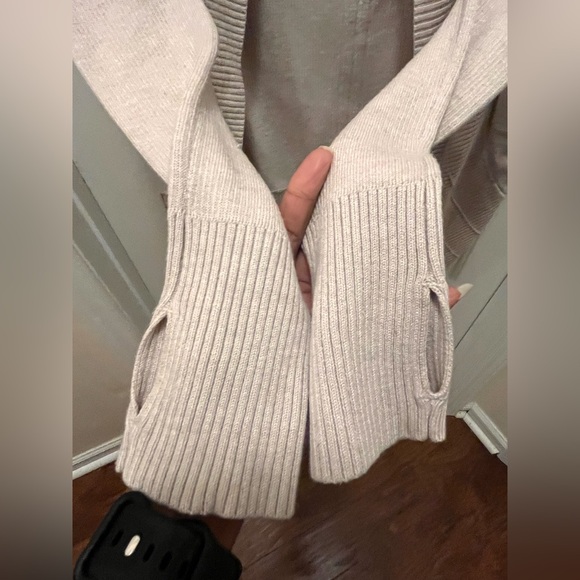 π Lululemon LIKE NEW Transformation Wrap - Heathered Dune/White - Sz 6 - Picture 9 of 13